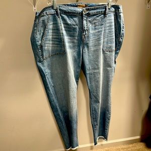 TORRID Feel The Fit Crop Boyfriend Vintage Stretch Jeans